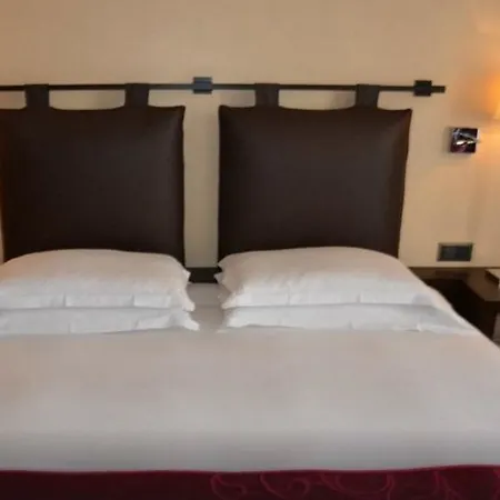 Hotel Eastwest By Malone